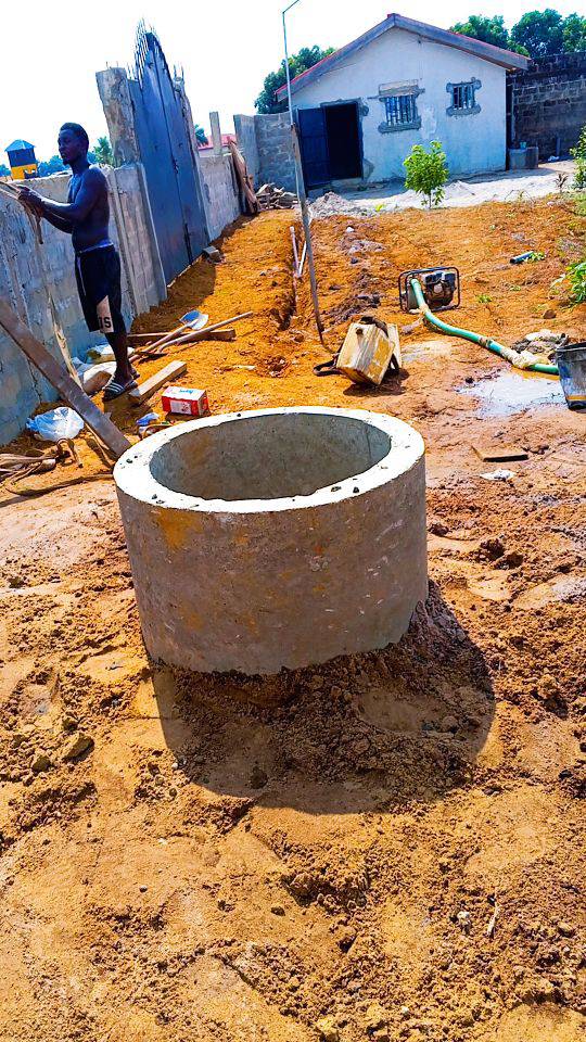 I am a professional plumber specializing in residential plumbing fixture installation and general plumbing services. I install and maintain toilets, wash basins, sinks, showers, water heaters, faucets, drainage systems, water tanks, and other plumbing fixtures.